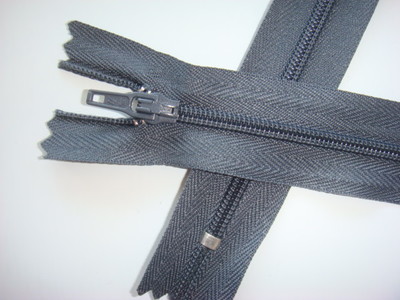 中國拉鏈?zhǔn)笾放?尼龍拉鏈 產(chǎn)品暢銷海內(nèi)外